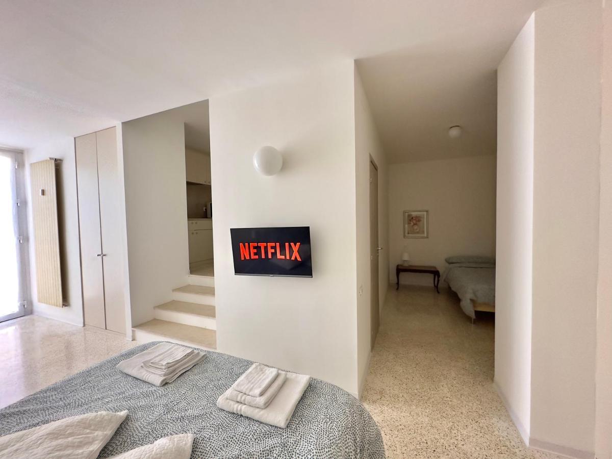 Minimal Apartment Navigli Milan Exterior photo
